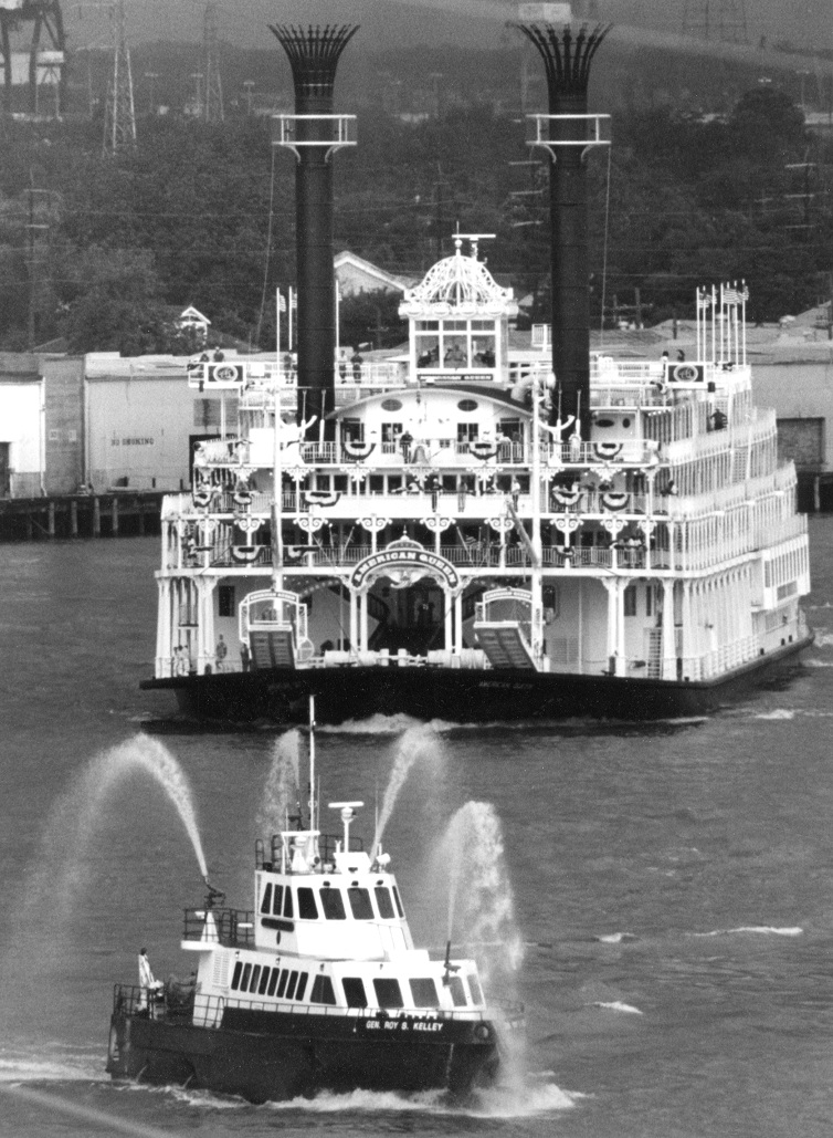 AmericanQueen1995NewOrleansArrivalForNORI