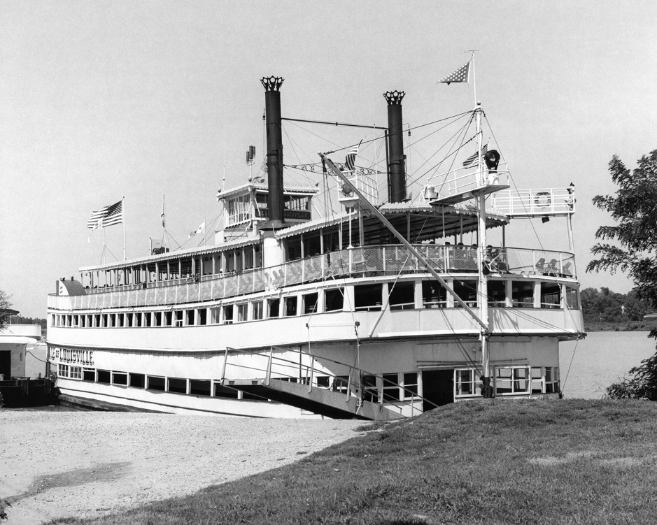 BelleLouisvilleStarboard3QuarterAtLandingForNORI