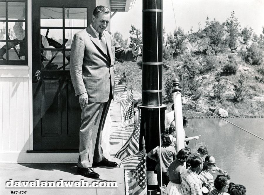 Disneyland_WaltDisney_1955_MarkTwain