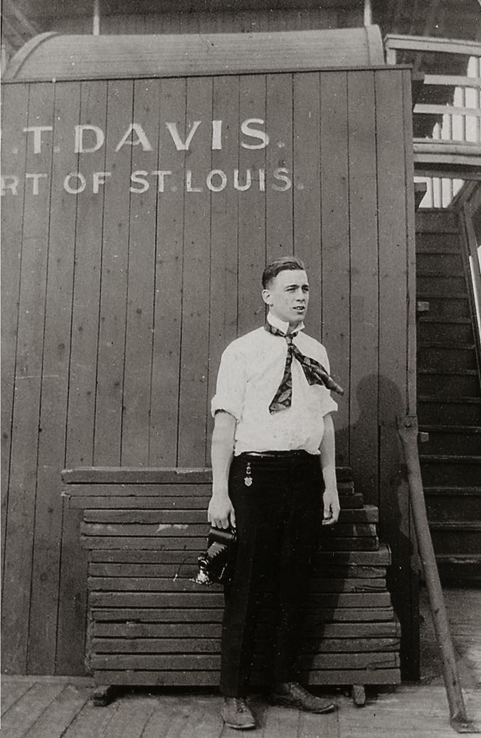 HannibalFerry_JTDAVIS_FredScheinemanWithCamera1915ForNORI