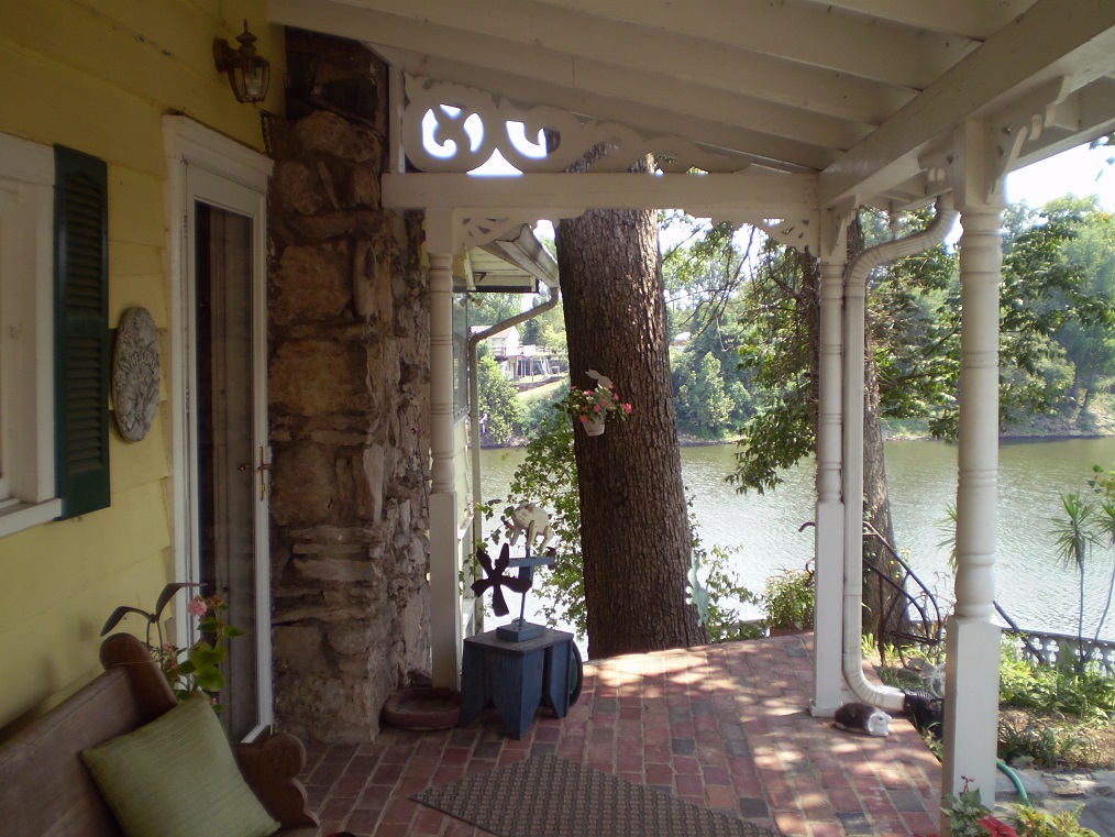 JohnHartford'sFrontPorchOnTheCumberlandRiverBrandonRayKirkPhoto33percent