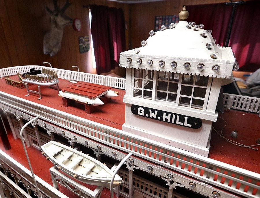 ModelDetailG.W.HILLbyFredericksonPhotoByPeterThomsonEXP