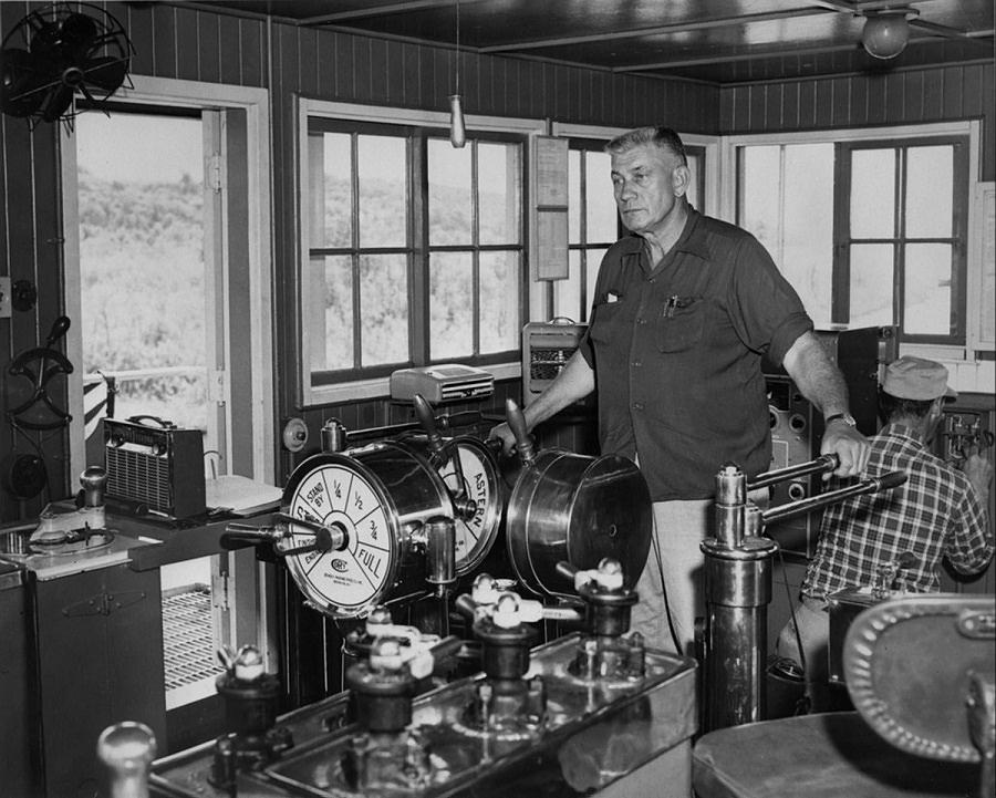 PilotHouseWmATHOMPSON_CaptAlanFeidler1961_60percent