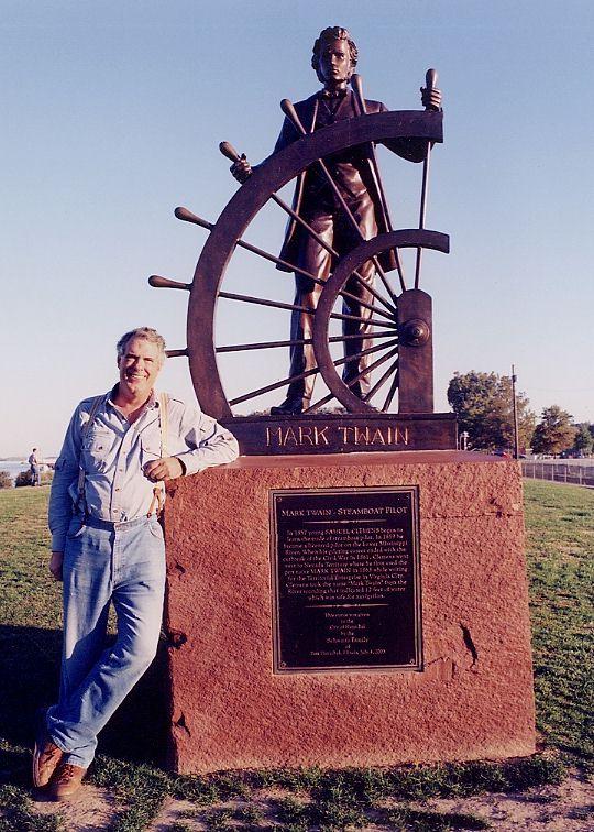PilotStatueSamClemensDaveOct2003HannibalMO