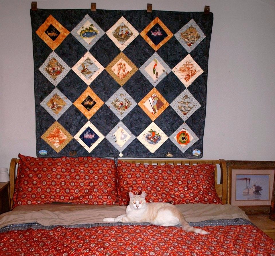 QuiltDuvetGoldieSleighBed
