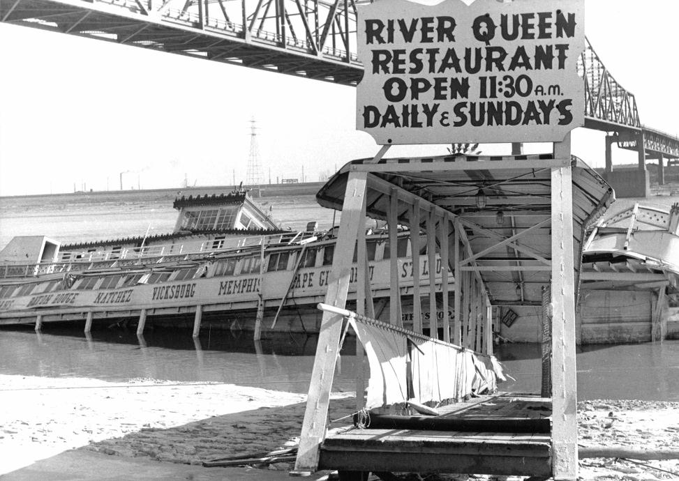RiverQueenSunkAtSt.LouisDec1967GaryClermontPhotoForNORI