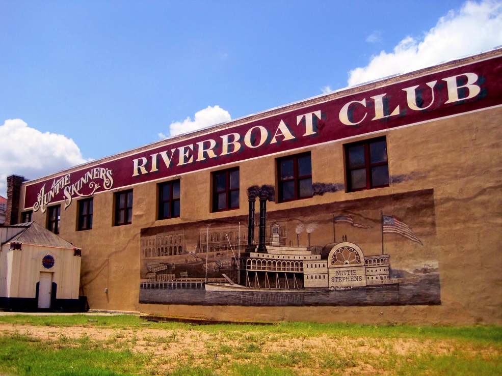 RiverboatClubMuralJeffersonTexasSuzyGueseForNORI