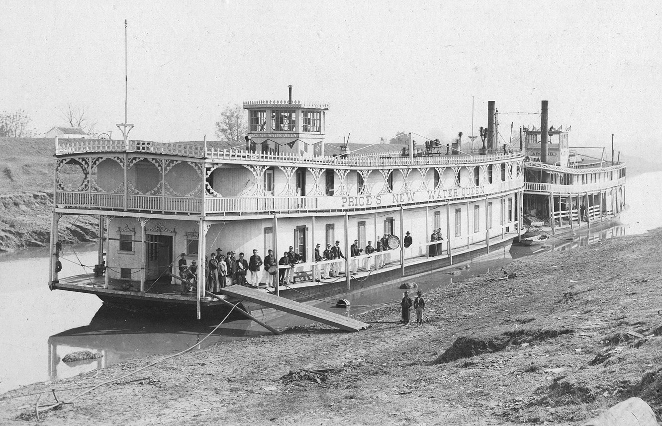 ShowboatWaterQueenandtowboatArgandHALFsize.jpg