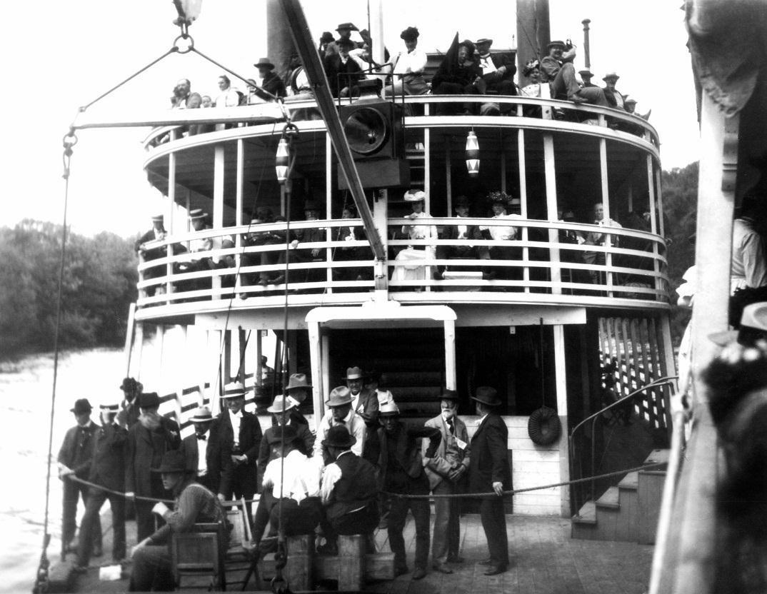 SteamboatExcursionPassengersEnhancedForNORI