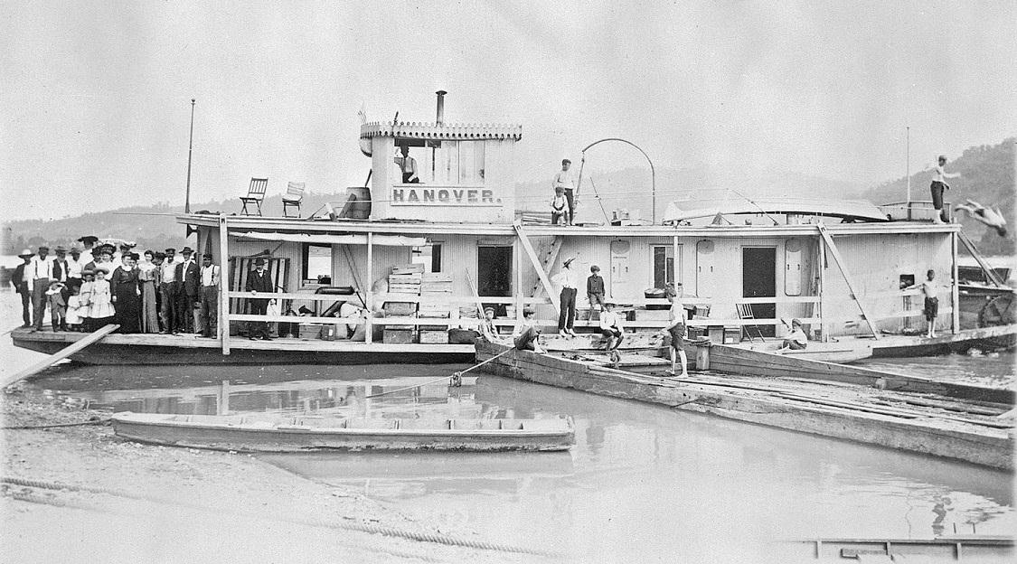 SternwheelerHANOVERwithDiverAtStern75percent