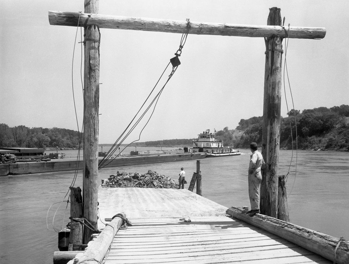 TowboatKANSAS_CITY1955DesMoinesRegister33percent