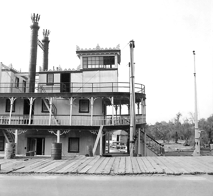 UniversalsRverboatEnterpriseStarboardBowSquareProfile