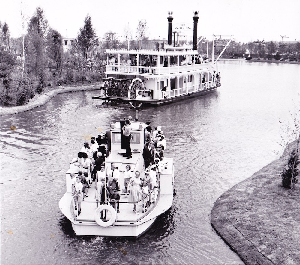 sternwheelerandtugboat